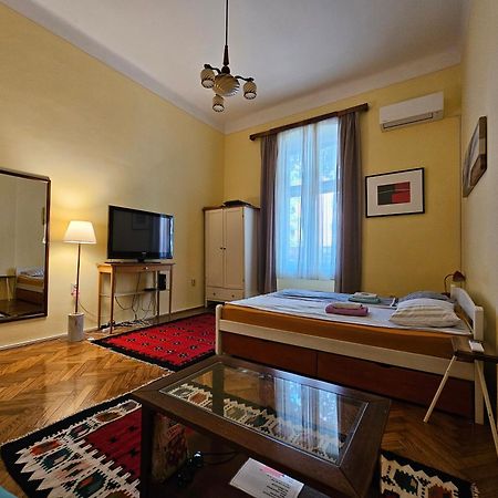Cricket Park Hostel 베오그라드 외부 사진