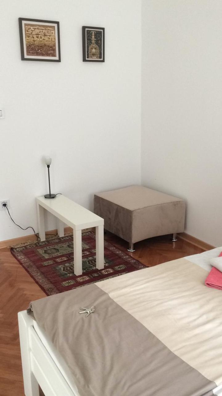Cricket Park Hostel 베오그라드 외부 사진